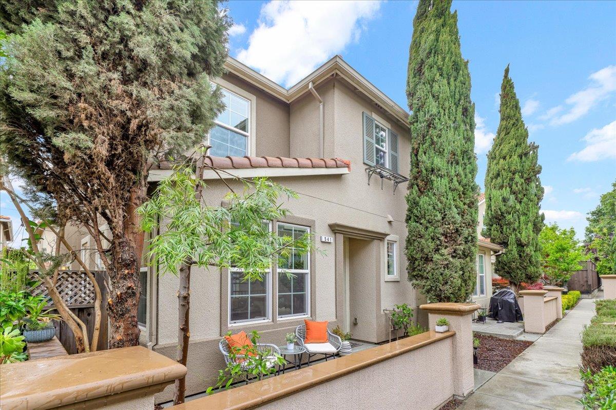 Detail Gallery Image 2 of 46 For 541 Ravenna Way, Hayward,  CA 94545 - 3 Beds | 2/1 Baths