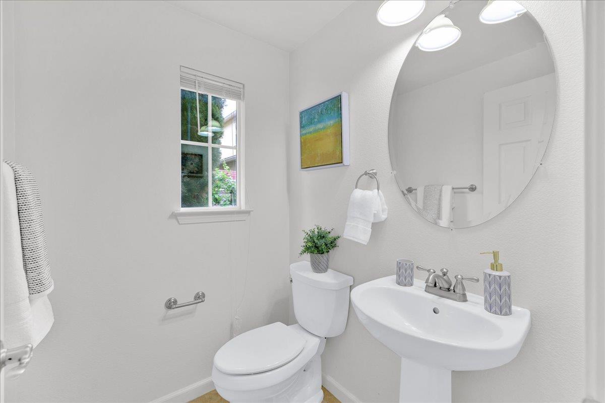 Detail Gallery Image 20 of 46 For 541 Ravenna Way, Hayward,  CA 94545 - 3 Beds | 2/1 Baths