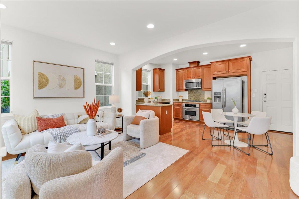 Detail Gallery Image 3 of 46 For 541 Ravenna Way, Hayward,  CA 94545 - 3 Beds | 2/1 Baths