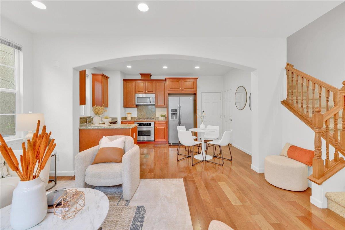 Detail Gallery Image 8 of 46 For 541 Ravenna Way, Hayward,  CA 94545 - 3 Beds | 2/1 Baths
