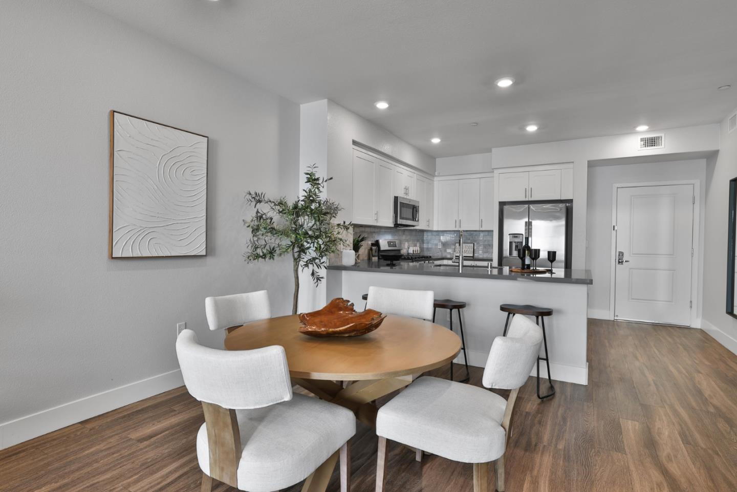 Detail Gallery Image 4 of 36 For 5925 Charlotte Dr #204,  San Jose,  CA 95123 - 2 Beds | 2 Baths