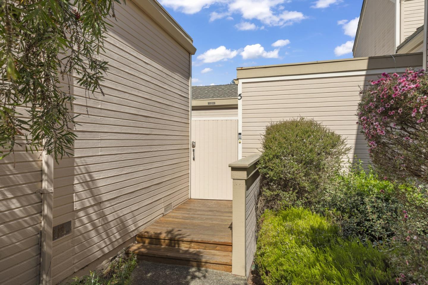 Detail Gallery Image 4 of 37 For 400 Mar Vista Dr #5,  Monterey,  CA 93940 - 2 Beds | 2 Baths