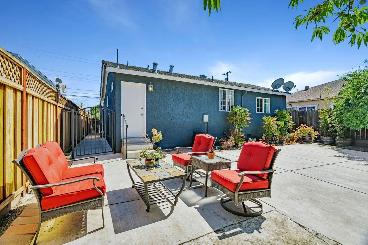 Detail Gallery Image 8 of 16 For 665 N 12th St, San Jose,  CA 95112 - 2 Beds | 1 Baths