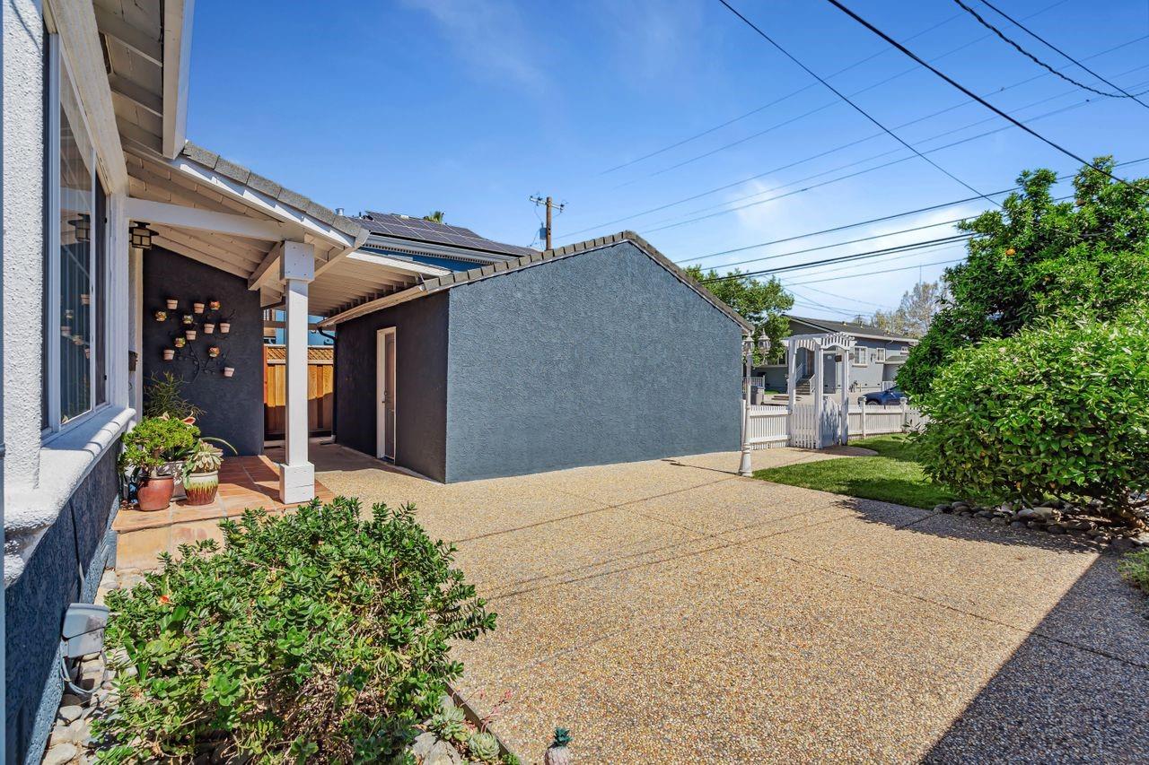 Detail Gallery Image 5 of 16 For 665 N 12th St, San Jose,  CA 95112 - 2 Beds | 1 Baths
