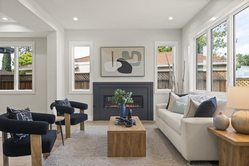 Detail Gallery Image 13 of 102 For 1303 American Way, Menlo Park,  CA 94025 - 5 Beds | 5/2 Baths