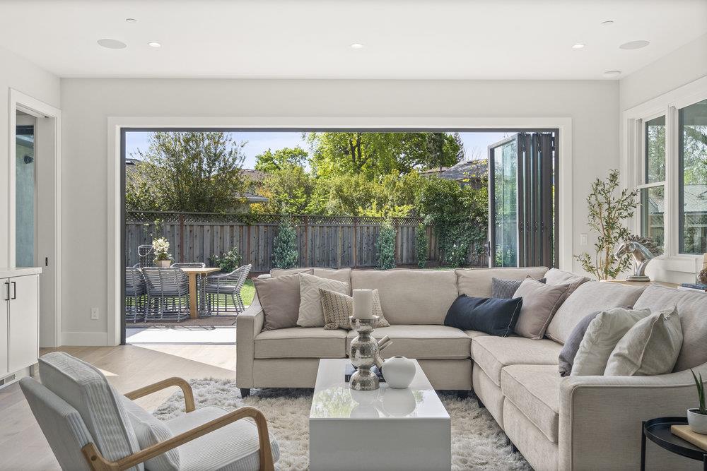 Detail Gallery Image 16 of 102 For 1303 American Way, Menlo Park,  CA 94025 - 5 Beds | 5/2 Baths
