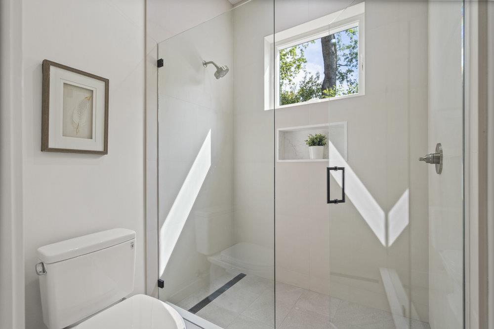 Detail Gallery Image 72 of 102 For 1303 American Way, Menlo Park,  CA 94025 - 5 Beds | 5/2 Baths