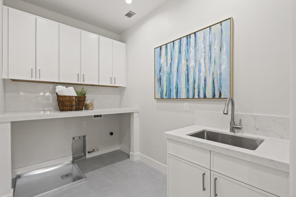 Detail Gallery Image 81 of 102 For 1303 American Way, Menlo Park,  CA 94025 - 5 Beds | 5/2 Baths