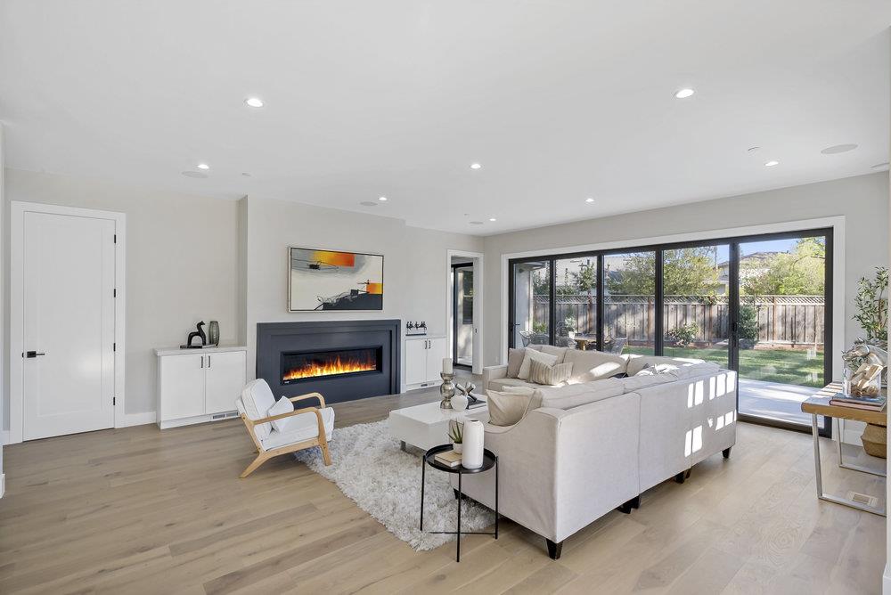 Detail Gallery Image 9 of 102 For 1303 American Way, Menlo Park,  CA 94025 - 5 Beds | 5/2 Baths