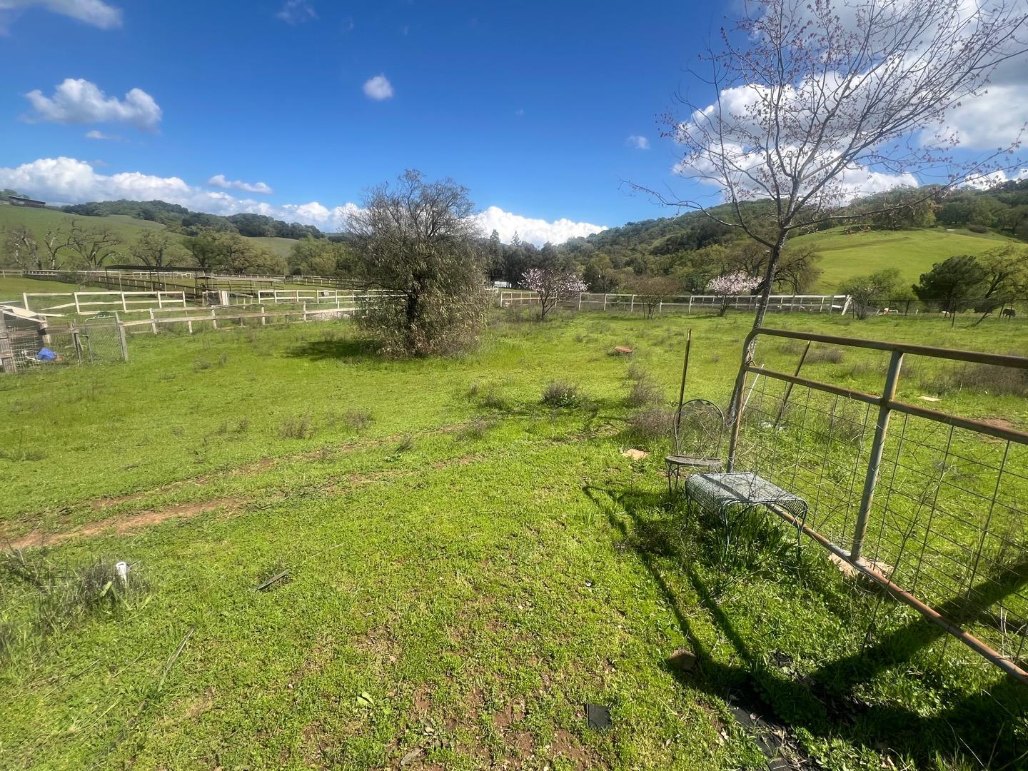 Detail Gallery Image 15 of 62 For 5390 Little Uvas Rd, Morgan Hill,  CA 95037 - 3 Beds | 2/2 Baths