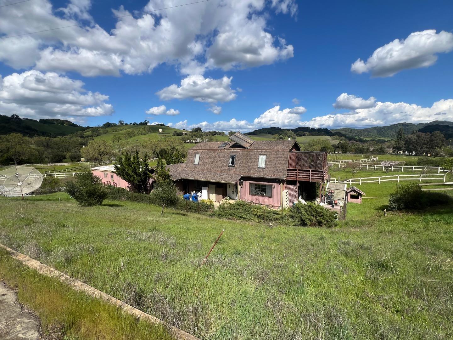 Detail Gallery Image 3 of 62 For 5390 Little Uvas Rd, Morgan Hill,  CA 95037 - 3 Beds | 2/2 Baths