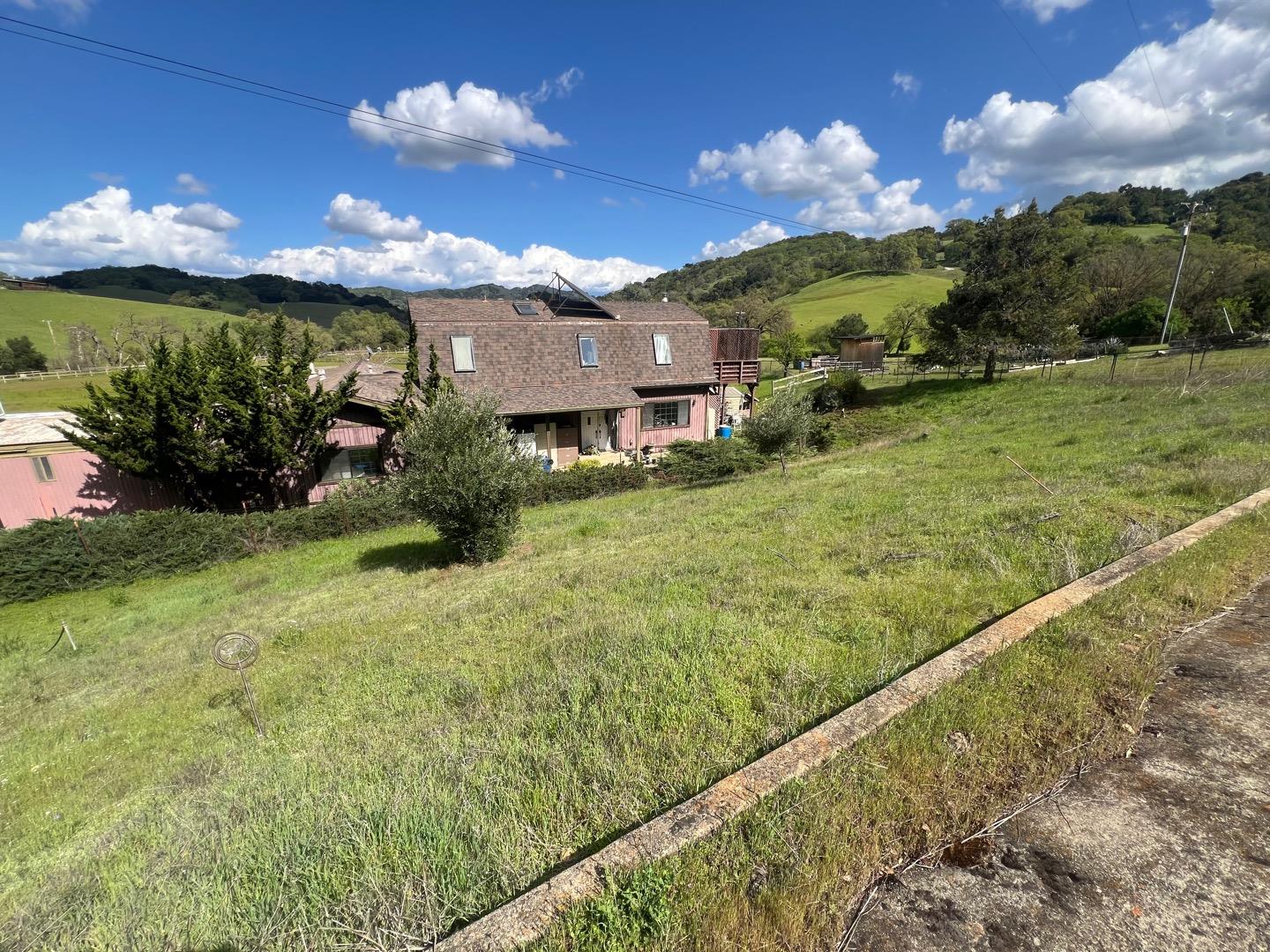 Detail Gallery Image 6 of 62 For 5390 Little Uvas Rd, Morgan Hill,  CA 95037 - 3 Beds | 2/2 Baths