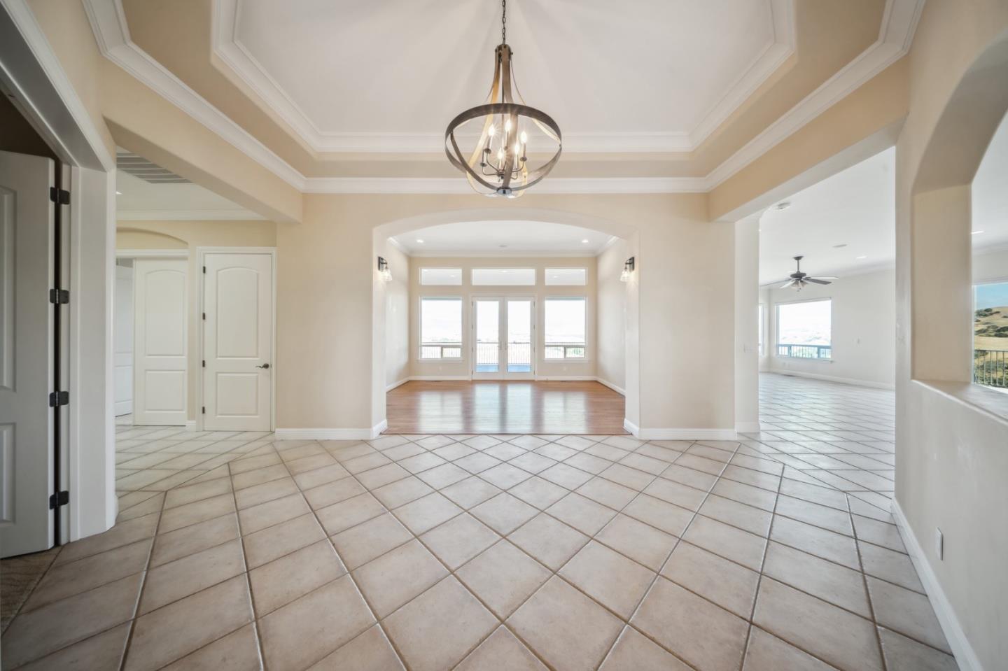 Detail Gallery Image 11 of 89 For 4165 Ashford Cir, Hollister,  CA 95023 - 5 Beds | 3 Baths