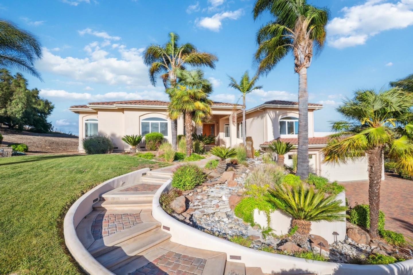 Detail Gallery Image 2 of 89 For 4165 Ashford Cir, Hollister,  CA 95023 - 5 Beds | 3 Baths