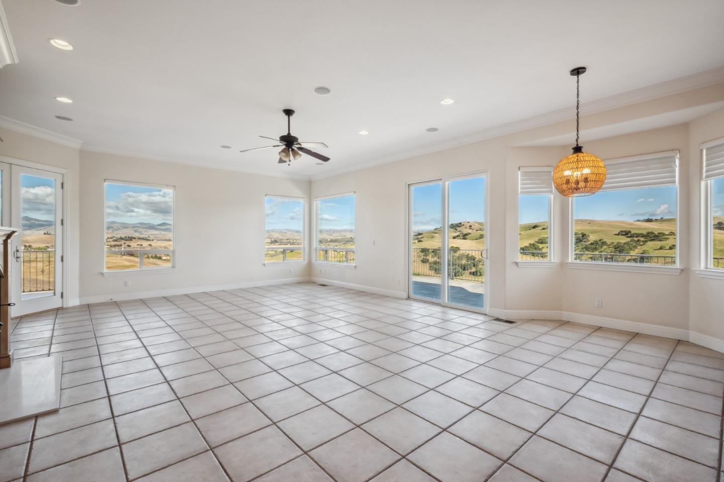 Detail Gallery Image 22 of 89 For 4165 Ashford Cir, Hollister,  CA 95023 - 5 Beds | 3 Baths
