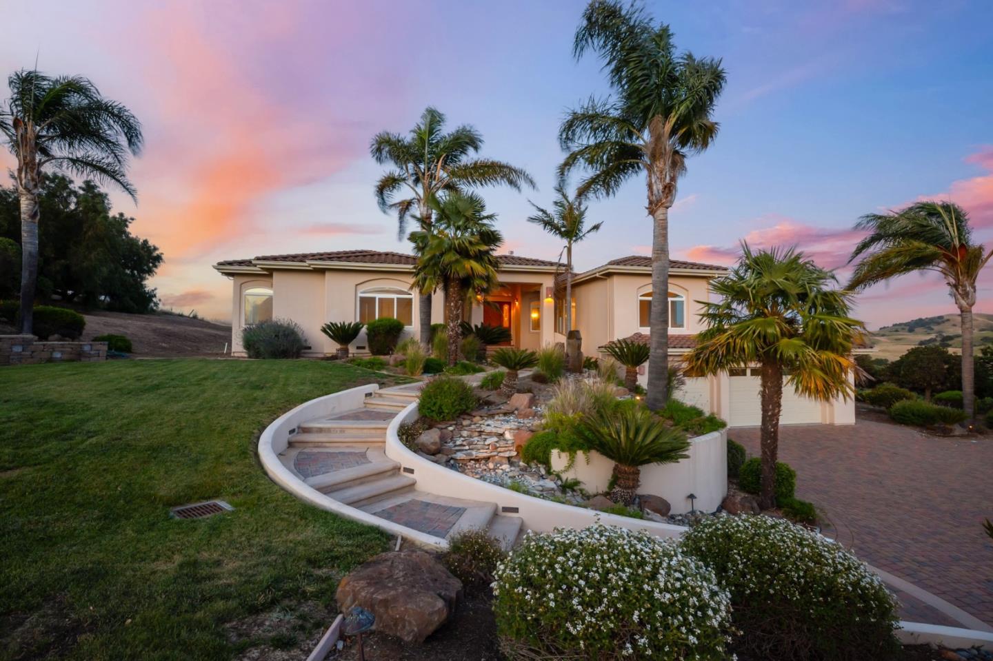 Detail Gallery Image 3 of 89 For 4165 Ashford Cir, Hollister,  CA 95023 - 5 Beds | 3 Baths