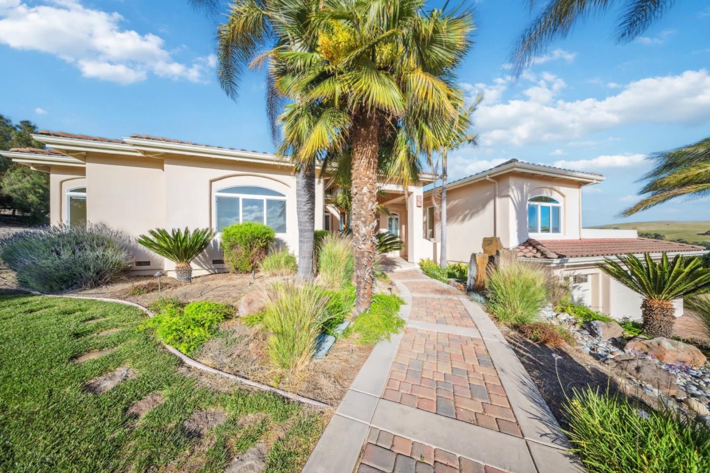 Detail Gallery Image 7 of 89 For 4165 Ashford Cir, Hollister,  CA 95023 - 5 Beds | 3 Baths