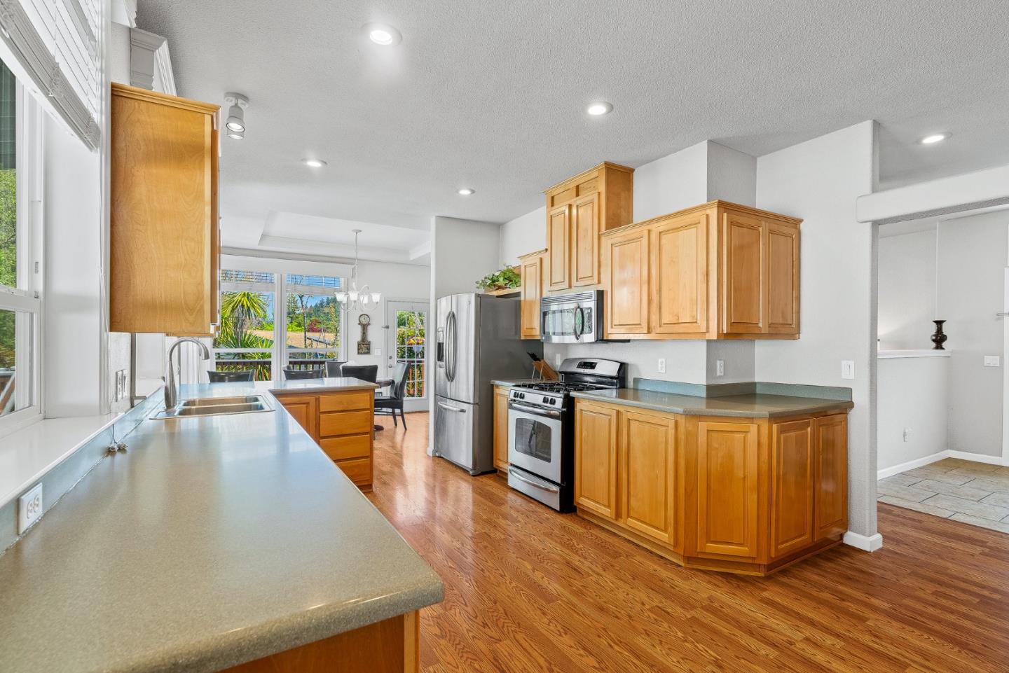 Detail Gallery Image 17 of 34 For 444 Whispering Pines #130,  Scotts Valley,  CA 95066 - 3 Beds | 2 Baths