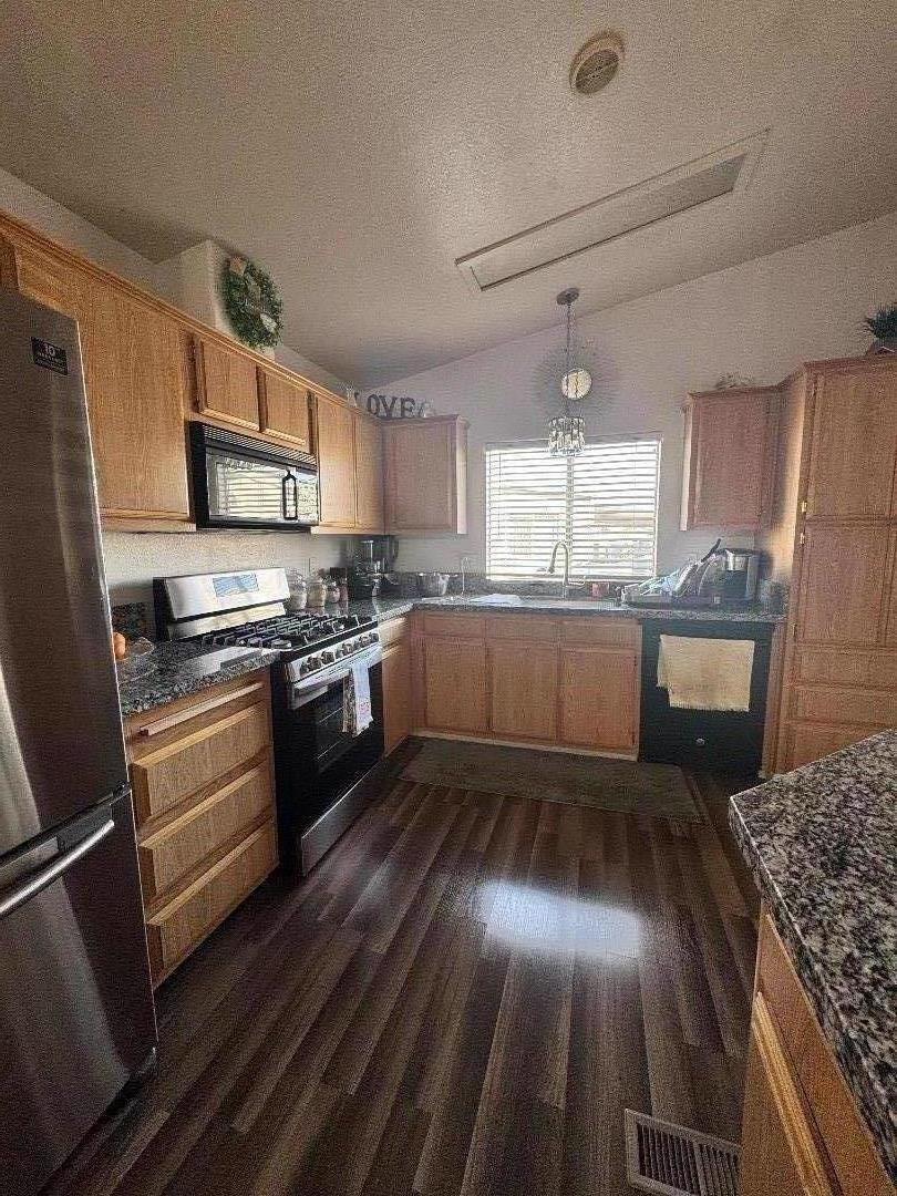 Detail Gallery Image 7 of 15 For 20 Russell Rd #22,  Salinas,  CA 93906 - 3 Beds | 2 Baths