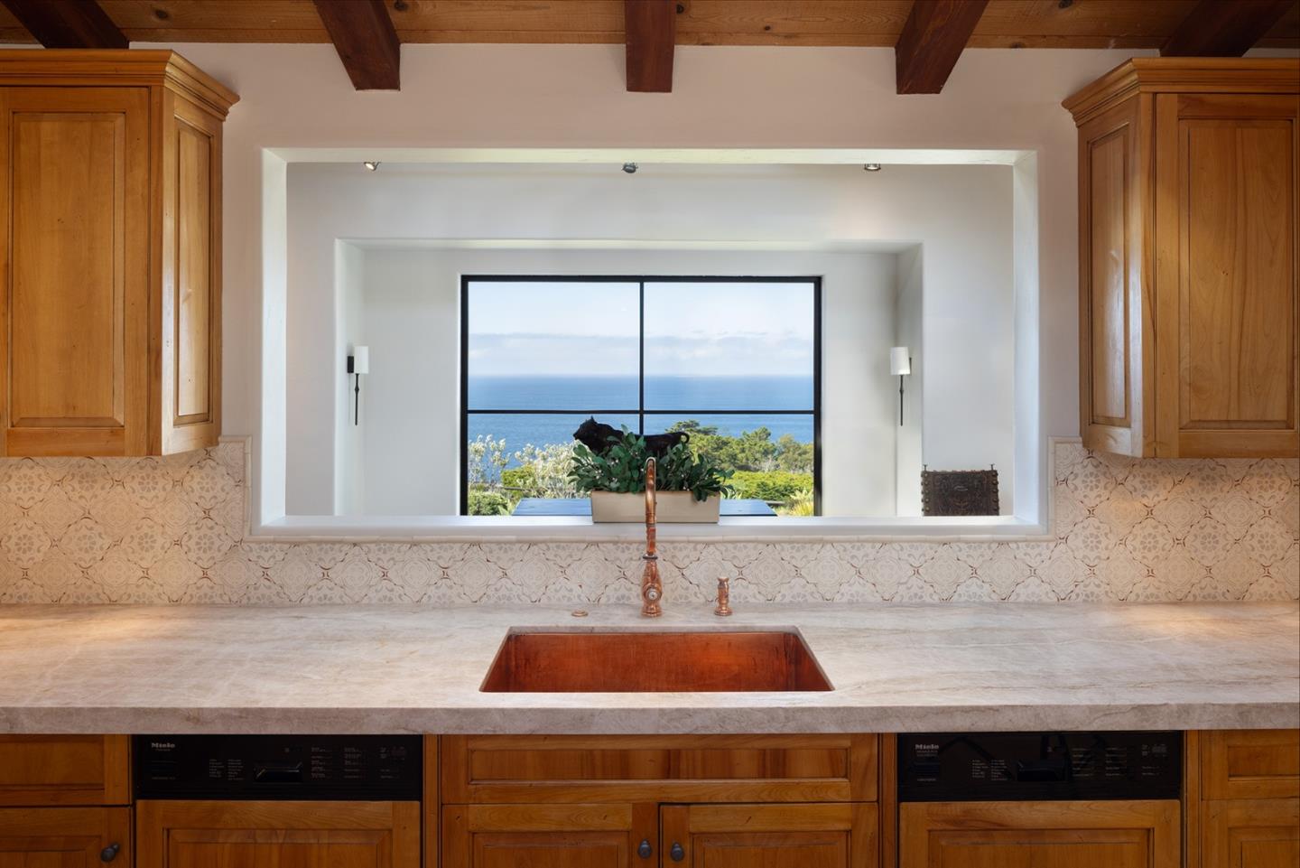 Detail Gallery Image 13 of 58 For 31453 Highway 1, Carmel,  CA 93923 - 5 Beds | 6 Baths