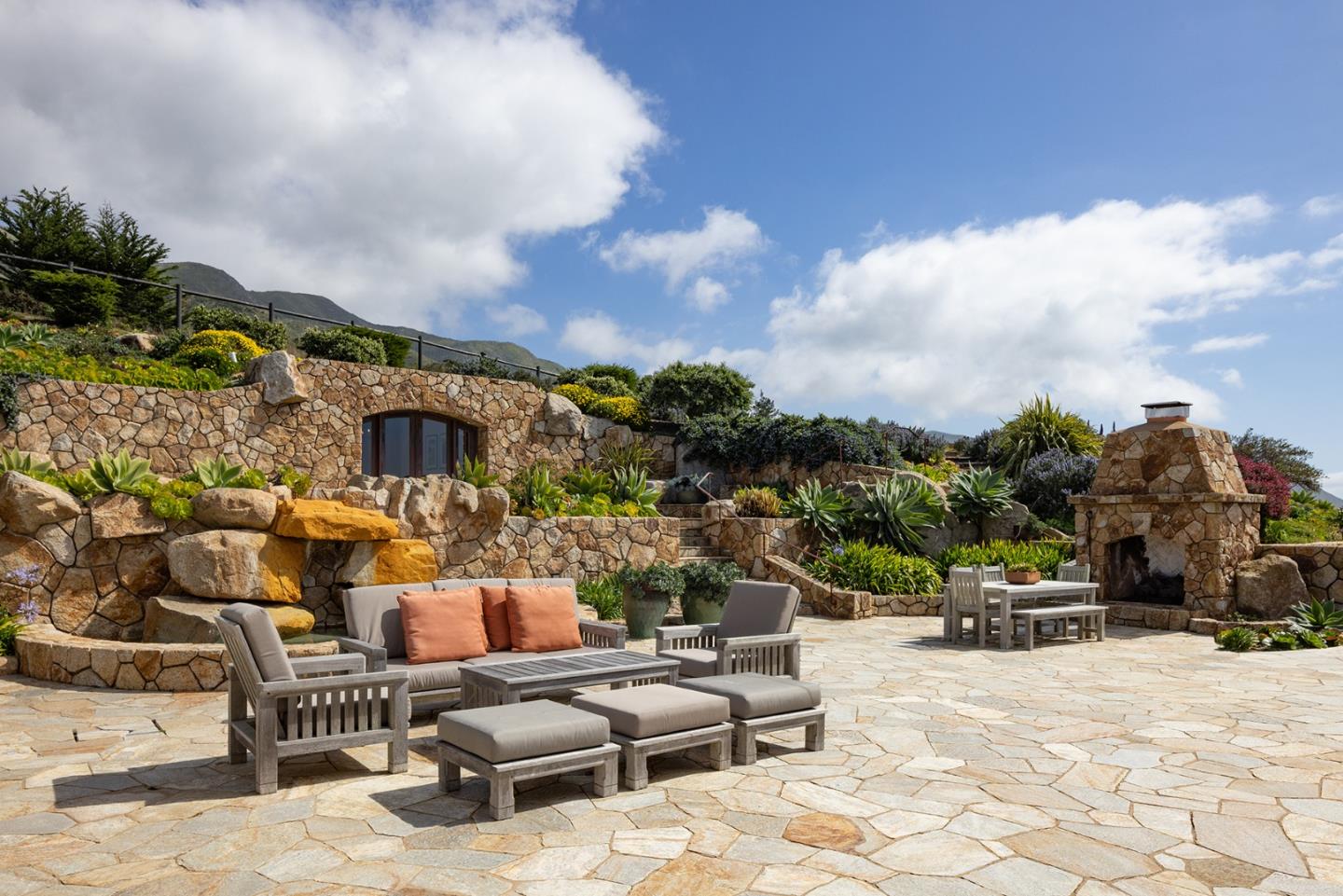 Detail Gallery Image 15 of 58 For 31453 Highway 1, Carmel,  CA 93923 - 5 Beds | 6 Baths