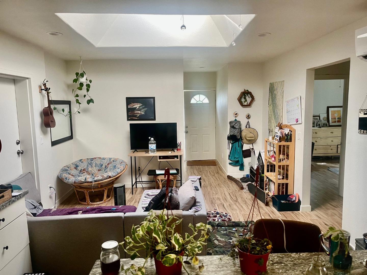 Detail Gallery Image 8 of 14 For 3001 D St, Sacramento,  CA 95816 - – Beds | – Baths