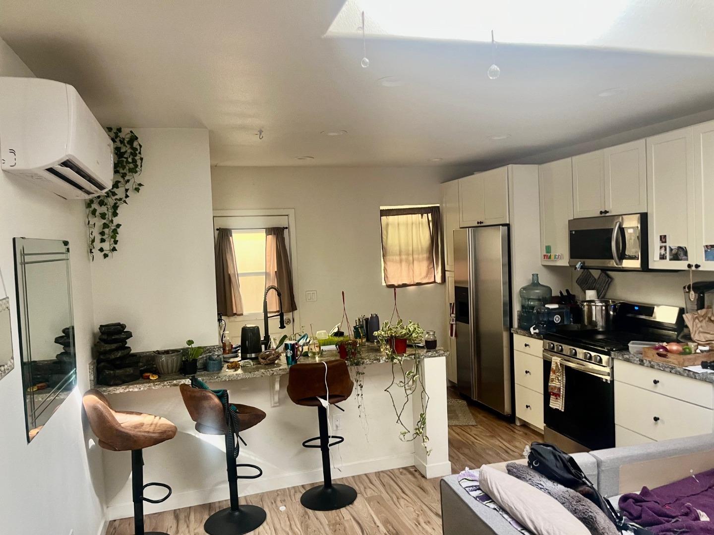 Detail Gallery Image 9 of 14 For 3001 D St, Sacramento,  CA 95816 - – Beds | – Baths