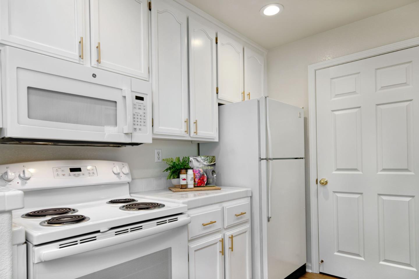 Detail Gallery Image 11 of 40 For 5947 Lake Hennessy Ct, San Jose,  CA 95123 - 1 Beds | 1 Baths