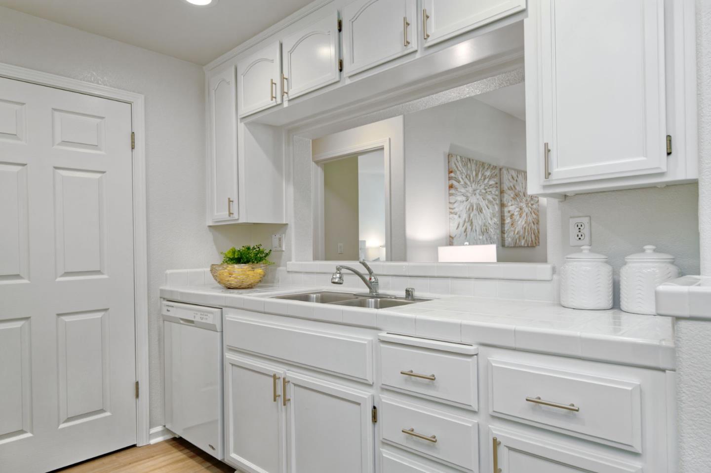Detail Gallery Image 12 of 40 For 5947 Lake Hennessy Ct, San Jose,  CA 95123 - 1 Beds | 1 Baths