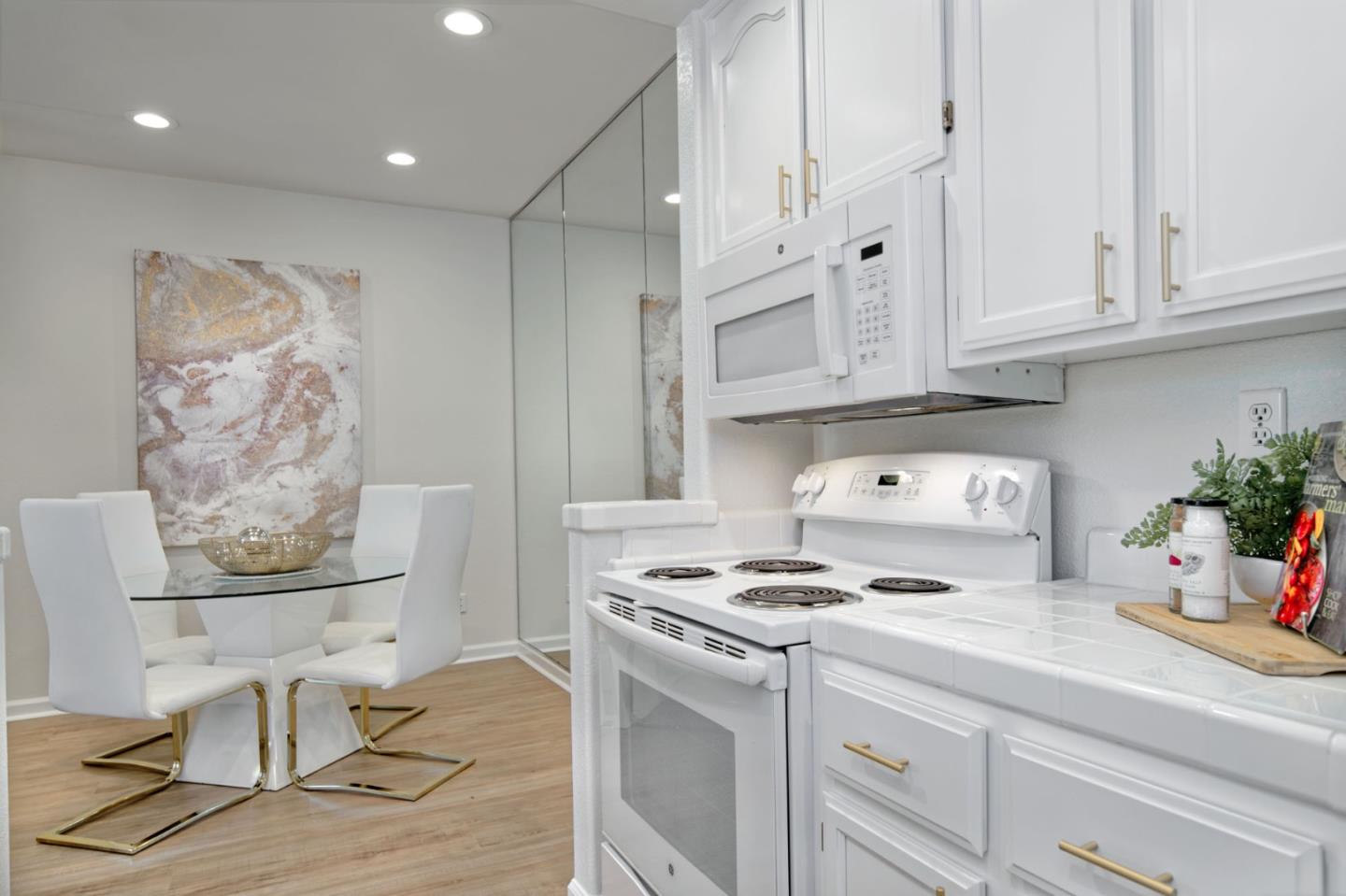 Detail Gallery Image 14 of 40 For 5947 Lake Hennessy Ct, San Jose,  CA 95123 - 1 Beds | 1 Baths
