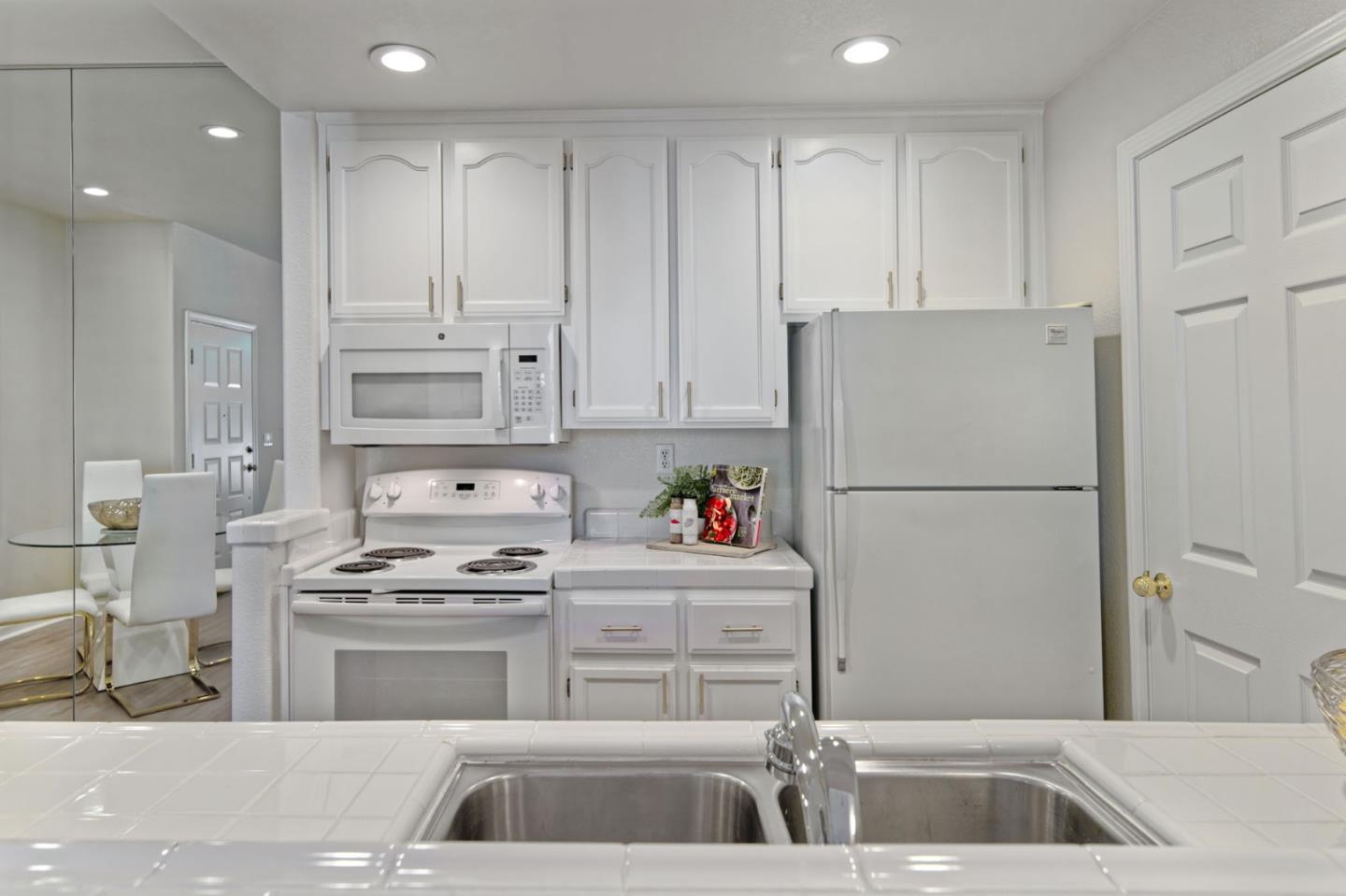 Detail Gallery Image 17 of 40 For 5947 Lake Hennessy Ct, San Jose,  CA 95123 - 1 Beds | 1 Baths