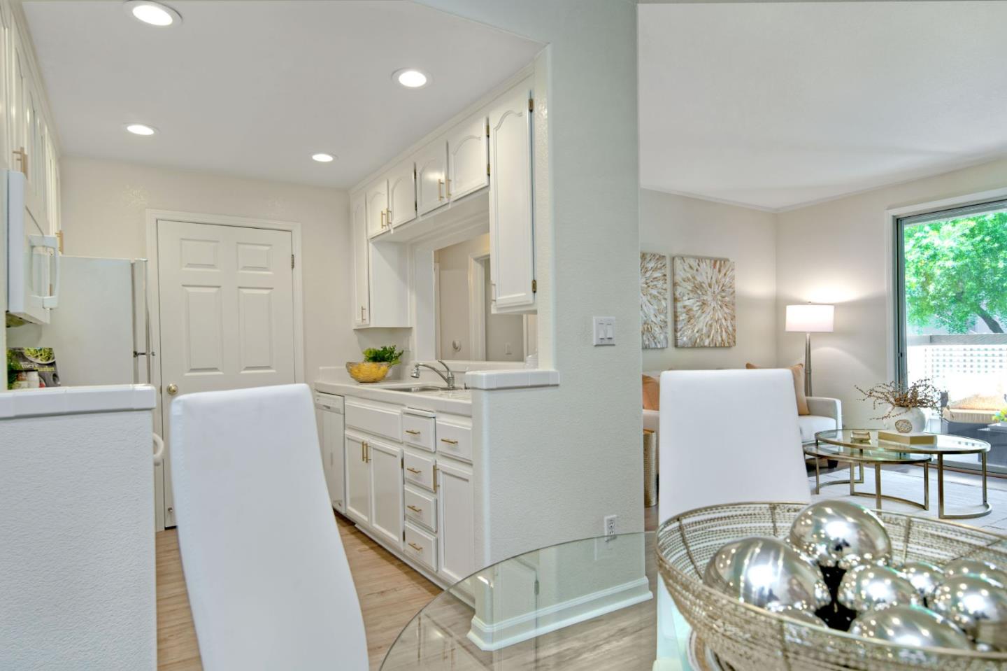 Detail Gallery Image 9 of 40 For 5947 Lake Hennessy Ct, San Jose,  CA 95123 - 1 Beds | 1 Baths