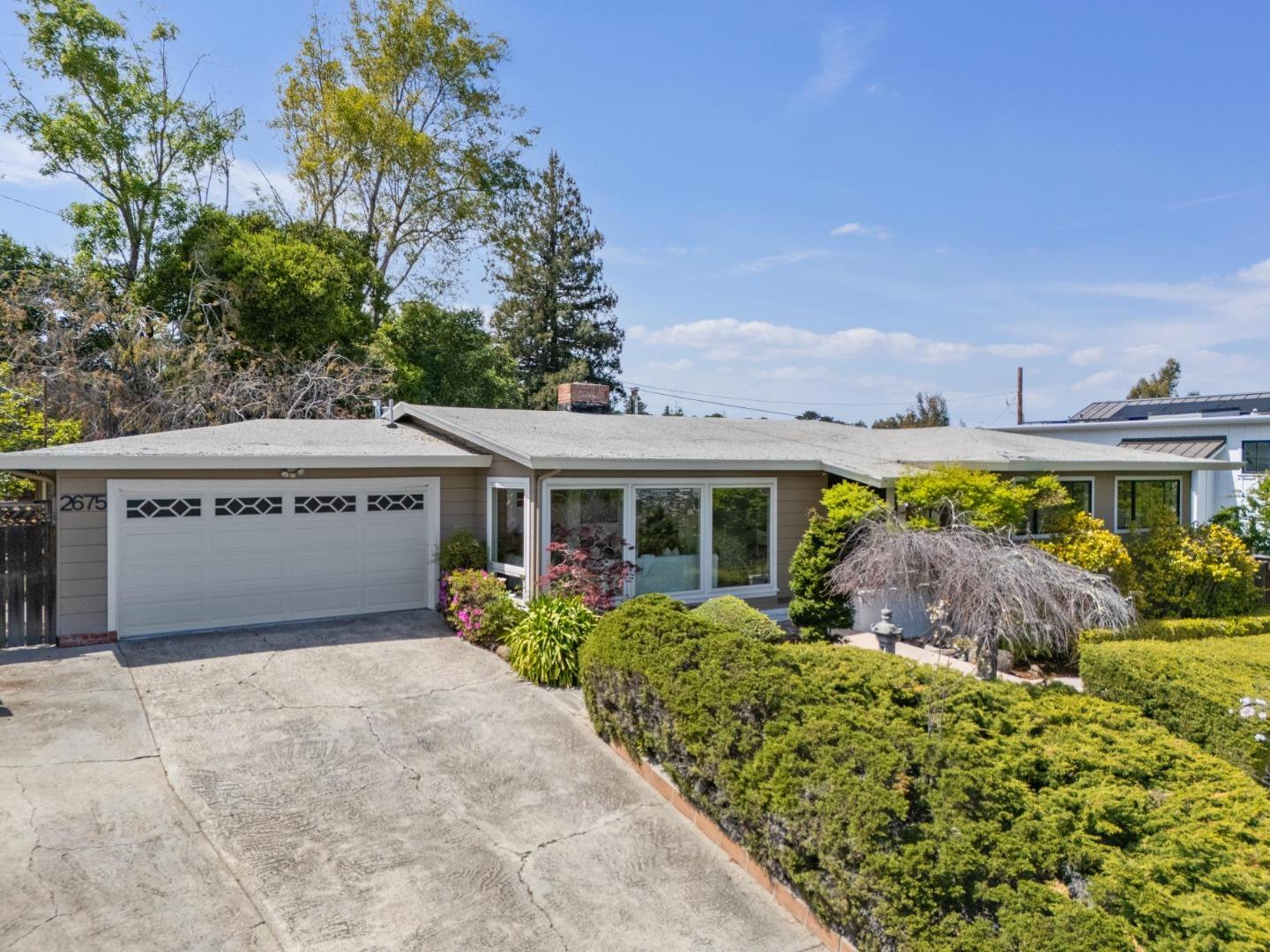 Detail Gallery Image 2 of 51 For 2675 Summit Dr, Burlingame,  CA 94010 - 3 Beds | 2 Baths