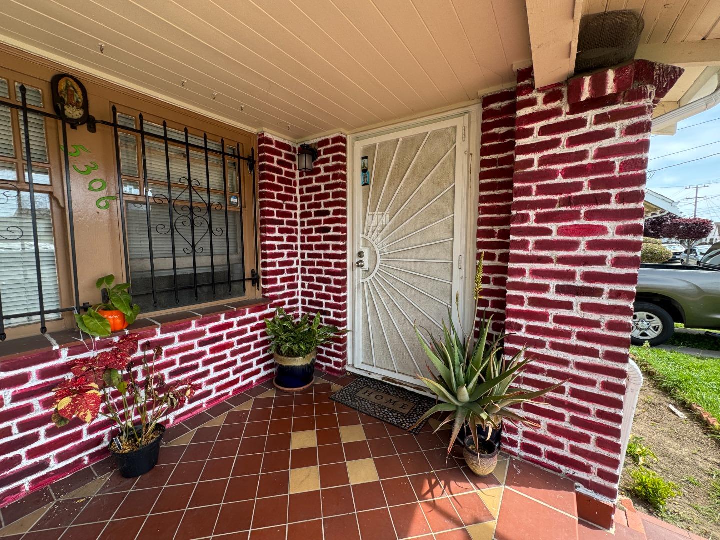 Detail Gallery Image 2 of 22 For 5306 Princeton St, Oakland,  CA 94601 - 2 Beds | 1 Baths