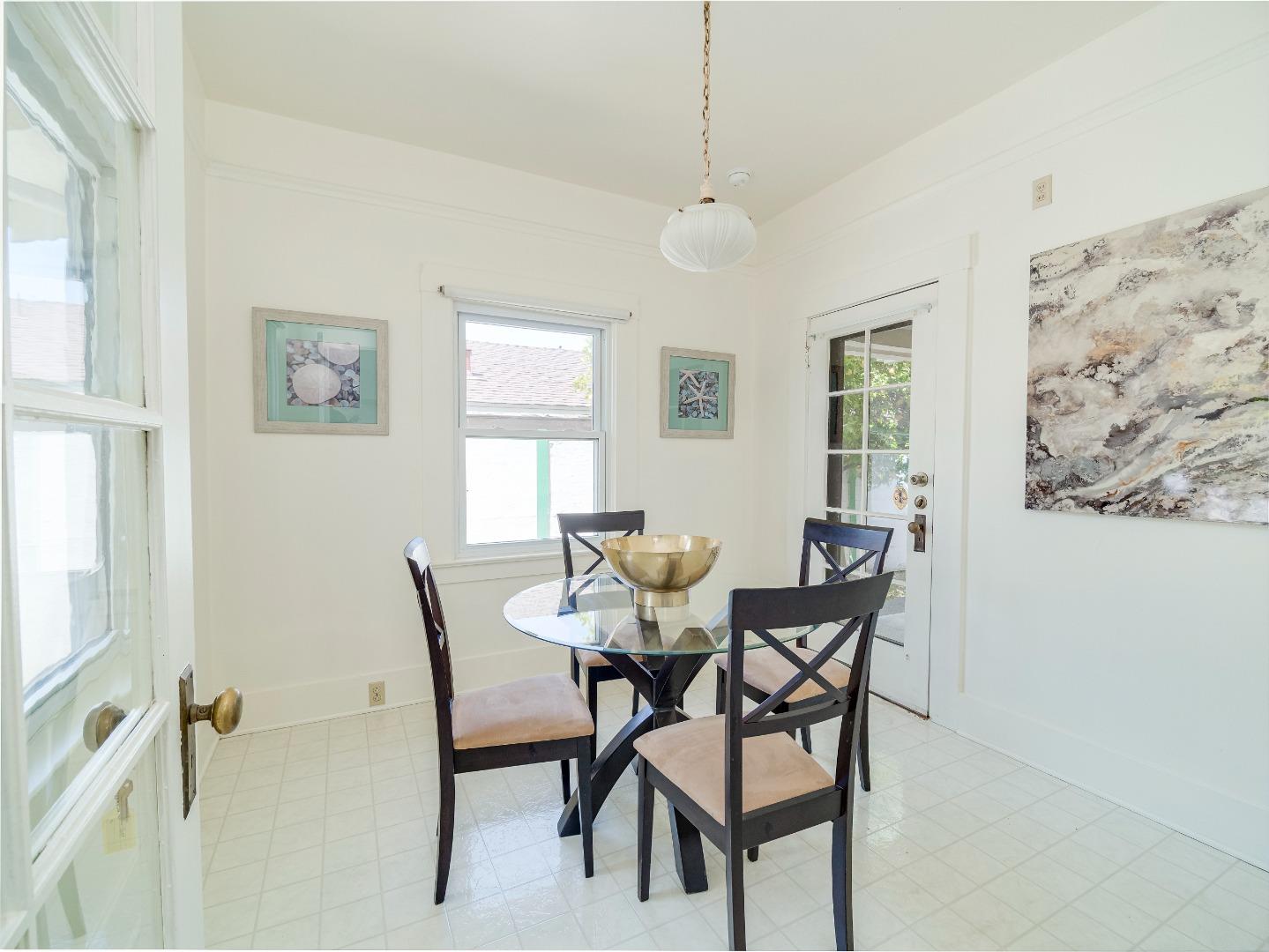 Detail Gallery Image 15 of 39 For 906 West St, Hollister,  CA 95023 - 3 Beds | 1/1 Baths