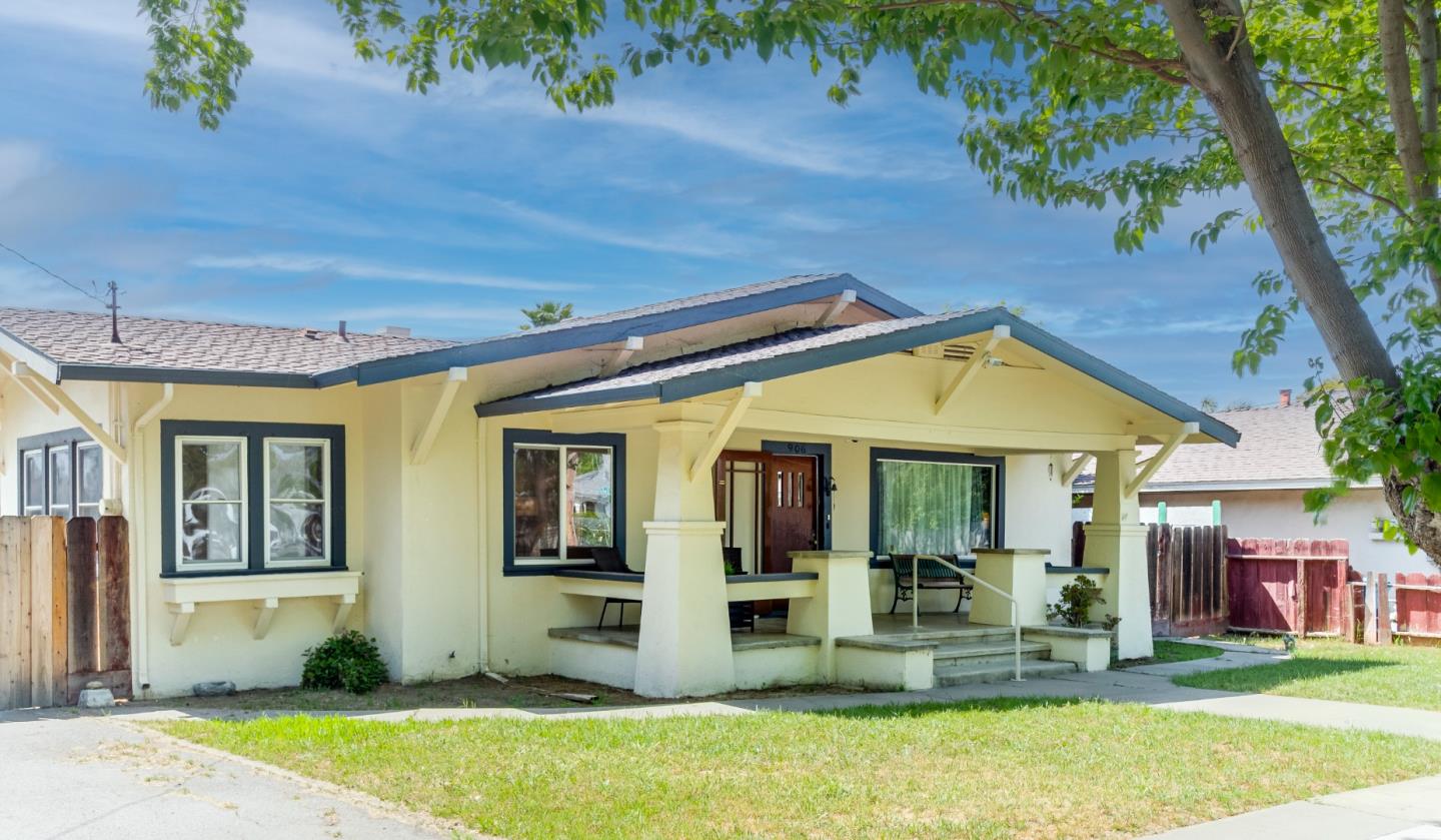 Detail Gallery Image 3 of 39 For 906 West St, Hollister,  CA 95023 - 3 Beds | 1/1 Baths