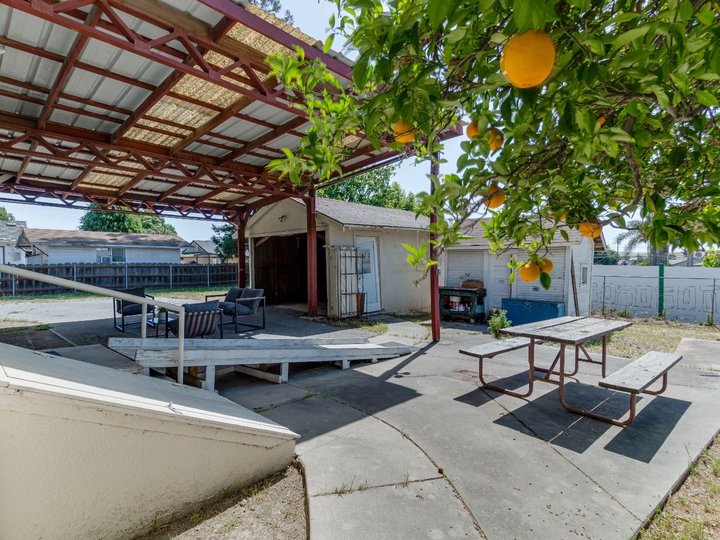 Detail Gallery Image 33 of 39 For 906 West St, Hollister,  CA 95023 - 3 Beds | 1/1 Baths