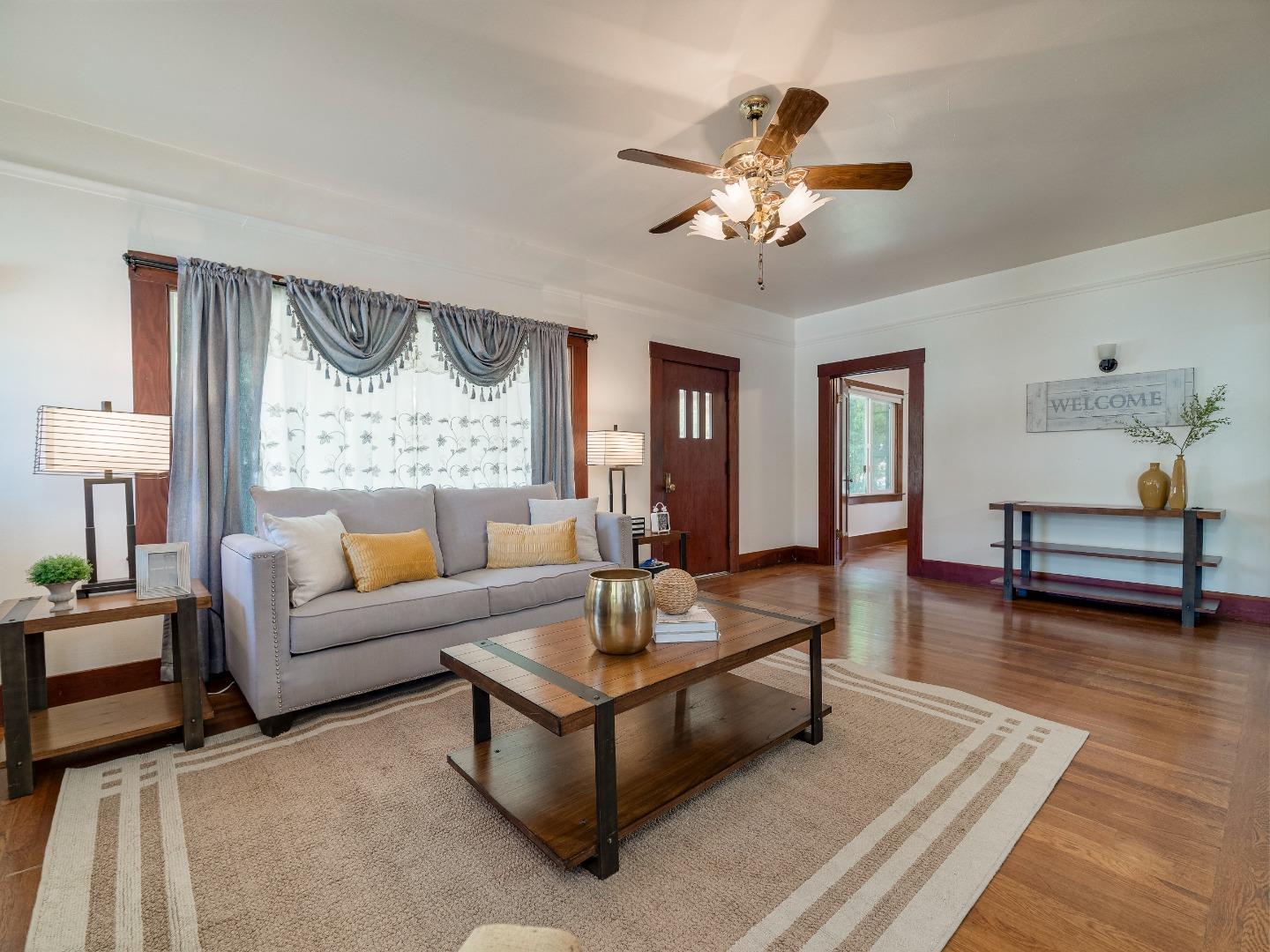 Detail Gallery Image 7 of 39 For 906 West St, Hollister,  CA 95023 - 3 Beds | 1/1 Baths