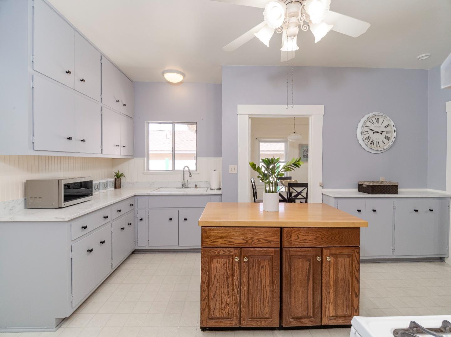 Detail Gallery Image 9 of 39 For 906 West St, Hollister,  CA 95023 - 3 Beds | 1/1 Baths