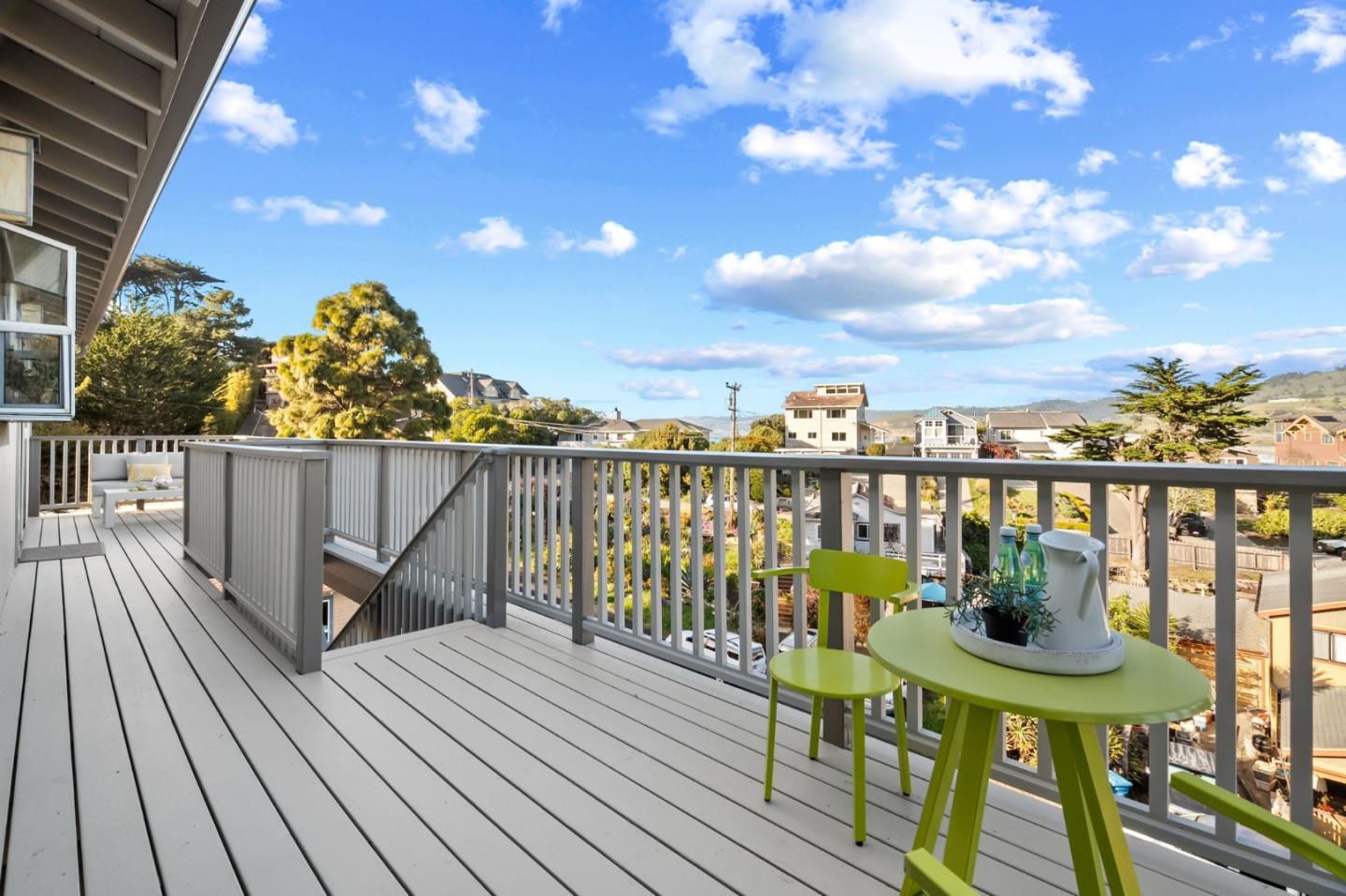 Detail Gallery Image 11 of 61 For 115 Stanley Ave, Pacifica,  CA 94044 - 5 Beds | 3/1 Baths