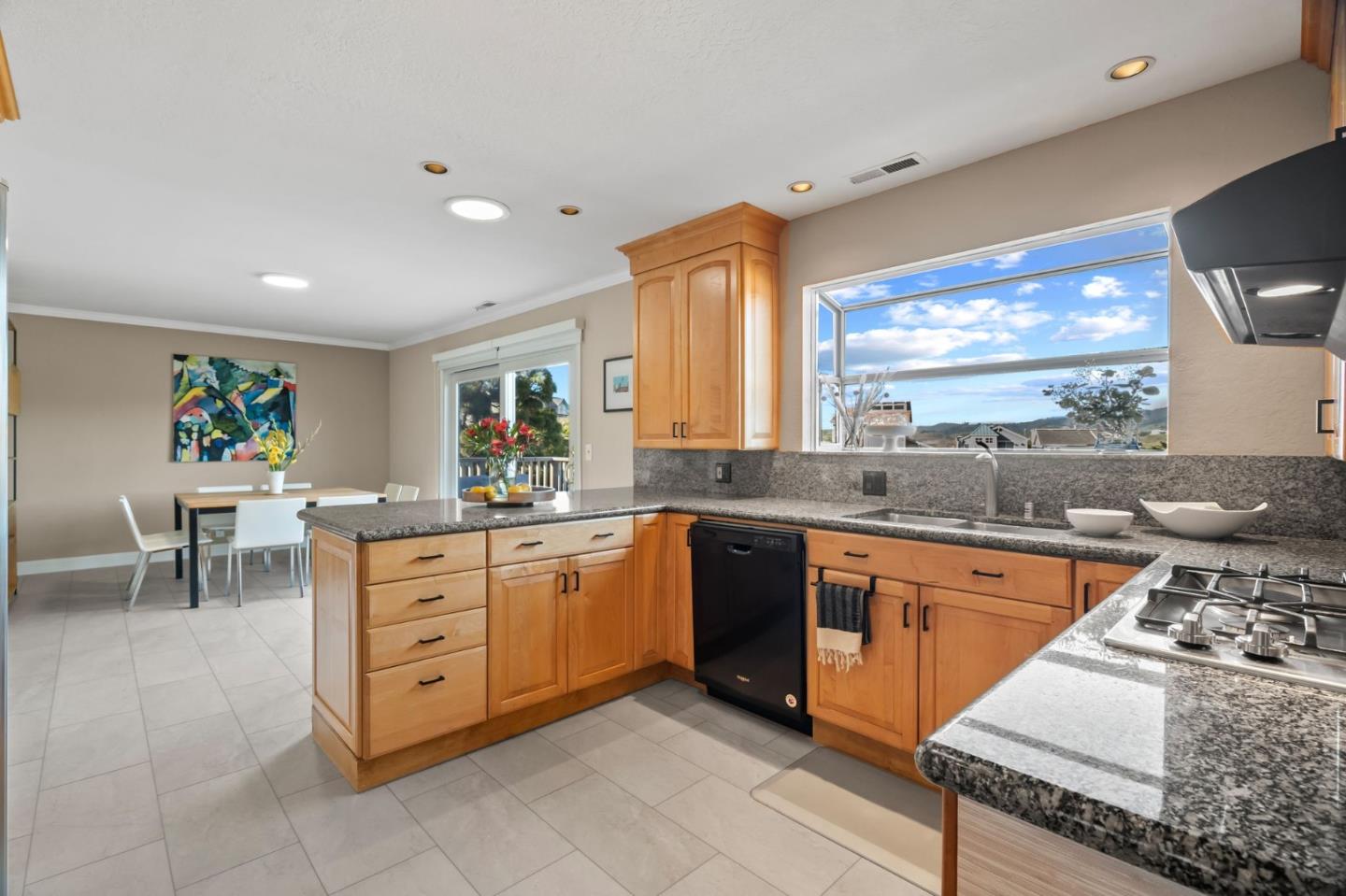 Detail Gallery Image 12 of 61 For 115 Stanley Ave, Pacifica,  CA 94044 - 5 Beds | 3/1 Baths