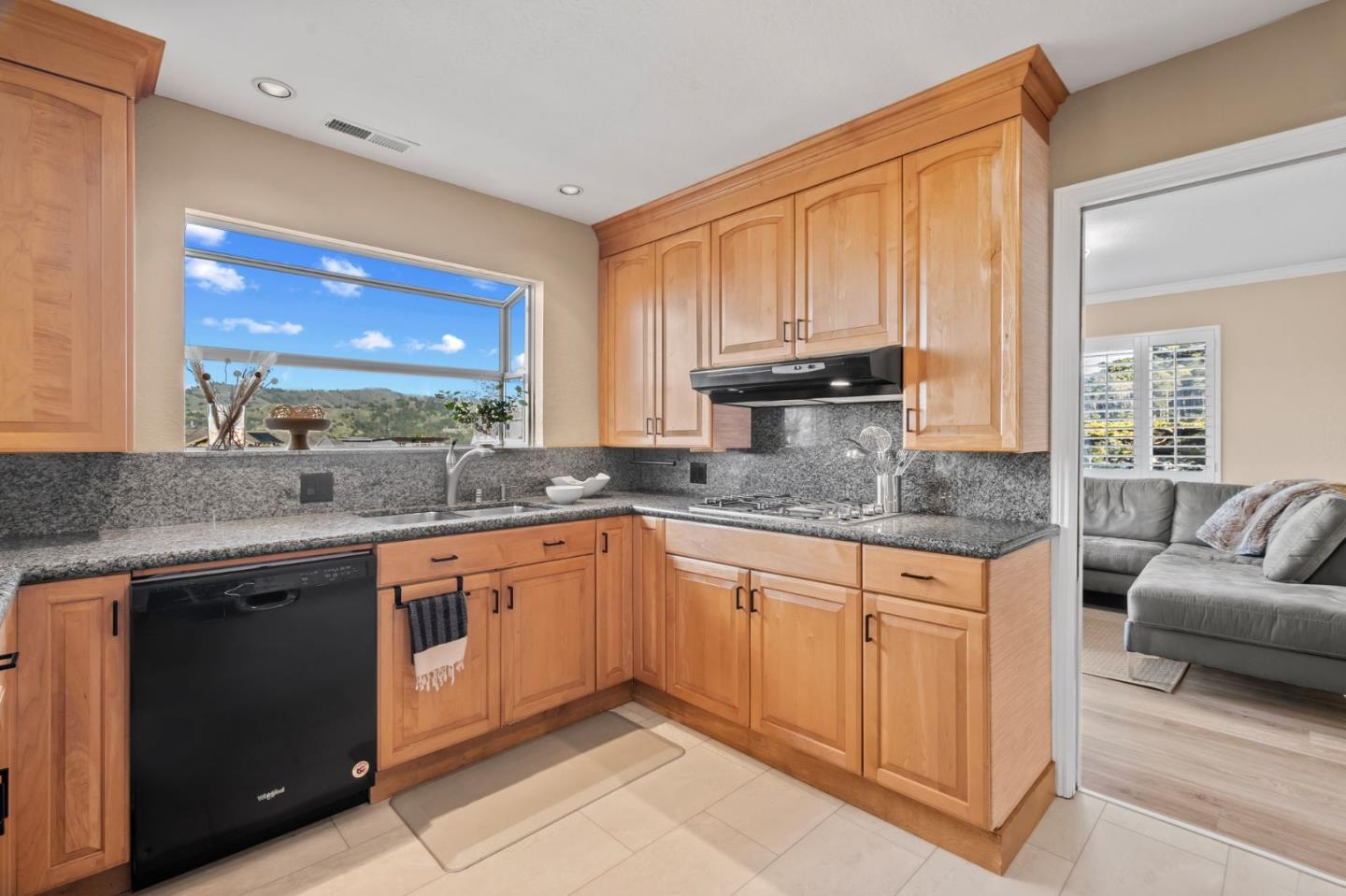 Detail Gallery Image 15 of 61 For 115 Stanley Ave, Pacifica,  CA 94044 - 5 Beds | 3/1 Baths