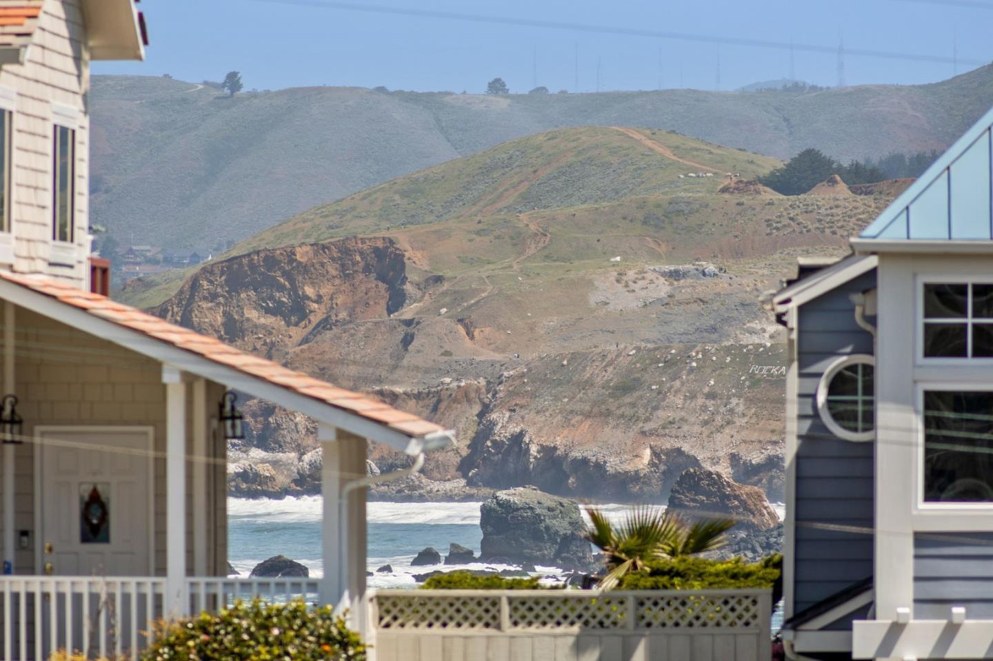 Detail Gallery Image 18 of 61 For 115 Stanley Ave, Pacifica,  CA 94044 - 5 Beds | 3/1 Baths