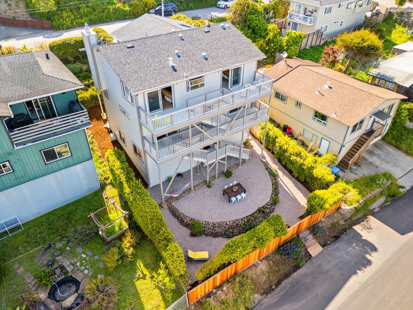 Detail Gallery Image 2 of 61 For 115 Stanley Ave, Pacifica,  CA 94044 - 5 Beds | 3/1 Baths