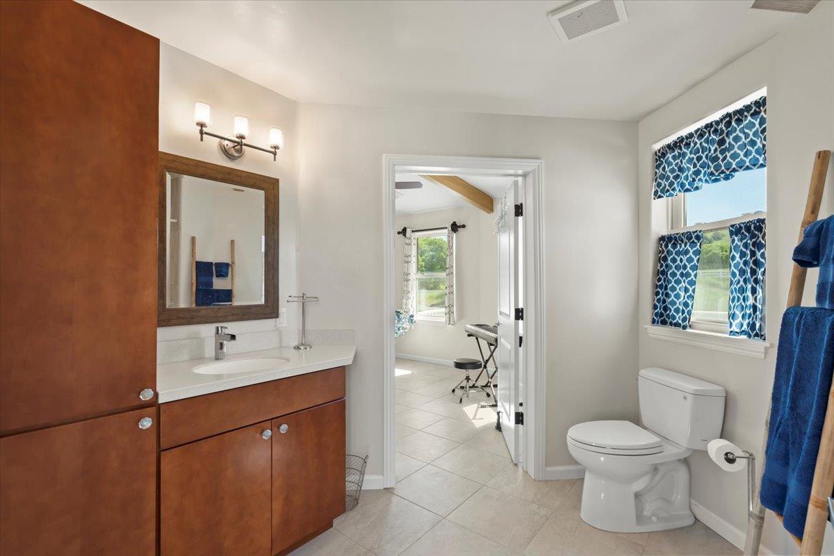 Detail Gallery Image 13 of 25 For 22500 Pacheco Pass Hwy, –,  CA 95023 - 3 Beds | 2 Baths