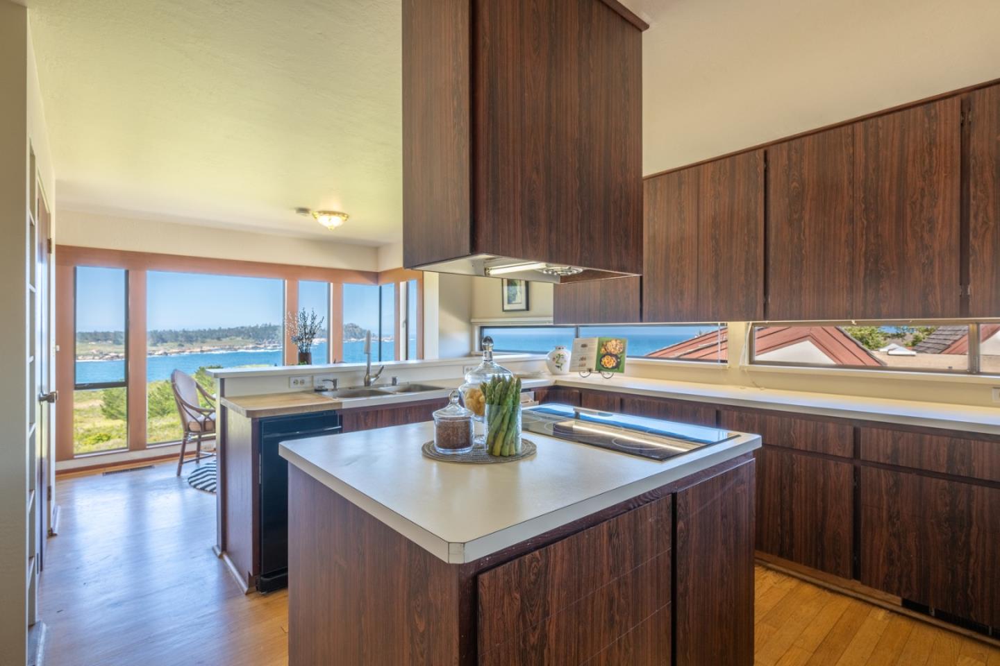Detail Gallery Image 9 of 28 For 2952 Cuesta Way, Carmel,  CA 93923 - 3 Beds | 3 Baths