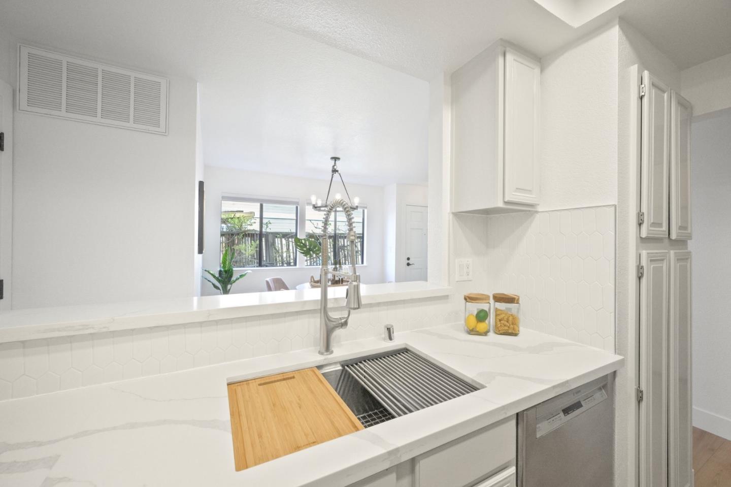 Detail Gallery Image 7 of 31 For 1128 Kayellen Ct, San Jose,  CA 95125 - 2 Beds | 2/1 Baths