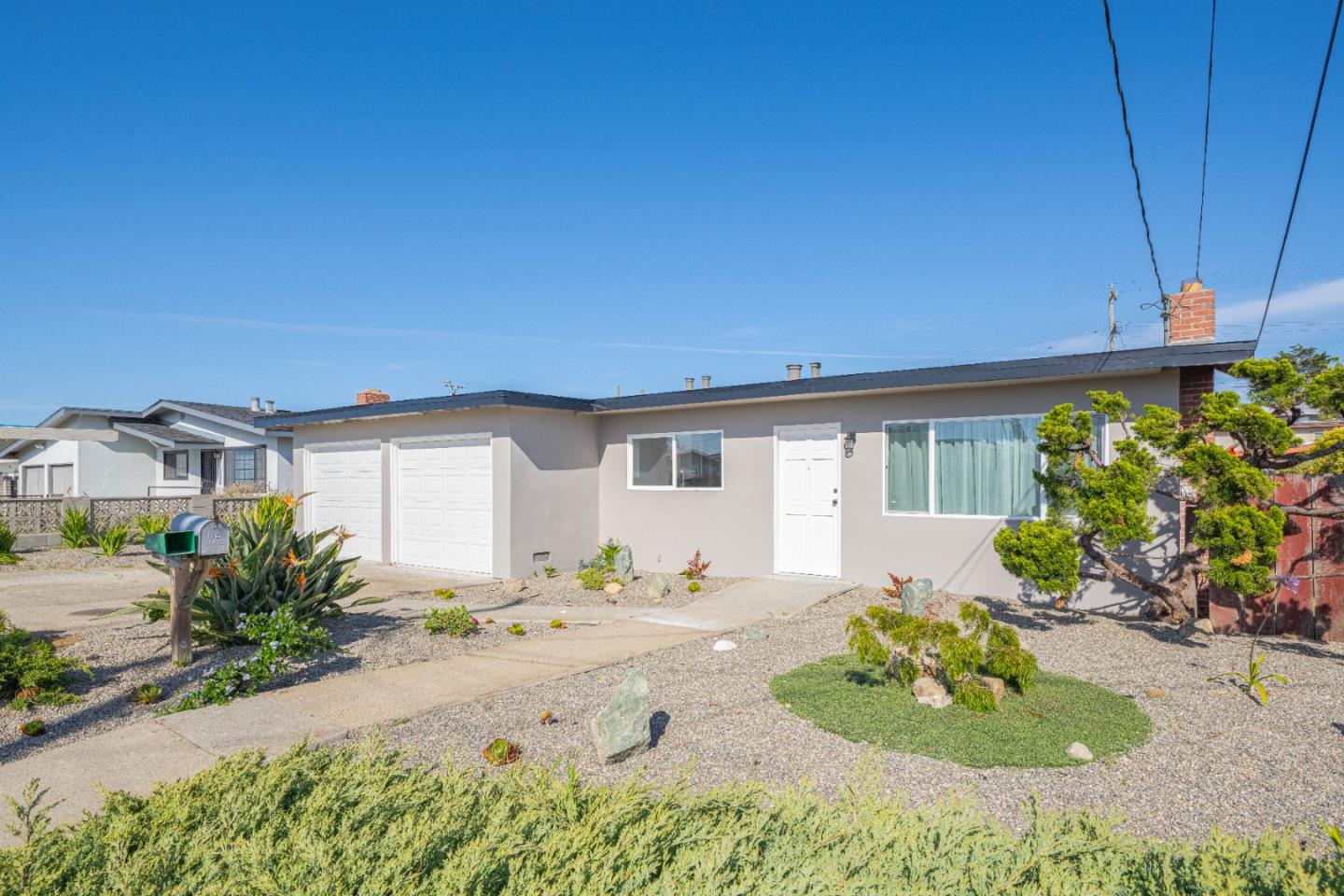 Detail Gallery Image 2 of 29 For 1758 Napa St, Seaside,  CA 93955 - 3 Beds | 1/1 Baths