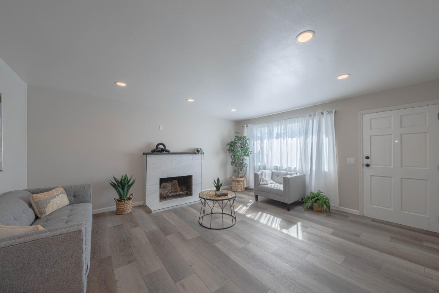 Detail Gallery Image 5 of 29 For 1758 Napa St, Seaside,  CA 93955 - 3 Beds | 1/1 Baths
