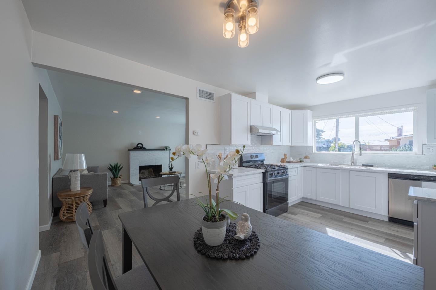 Detail Gallery Image 9 of 29 For 1758 Napa St, Seaside,  CA 93955 - 3 Beds | 1/1 Baths